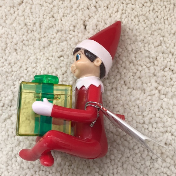 Elf on the Shelf hardcover book and candy holding elf - Picture 7 of 11